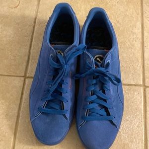 Men’s blue suede Puma size 13 tennis shoe. Like new.